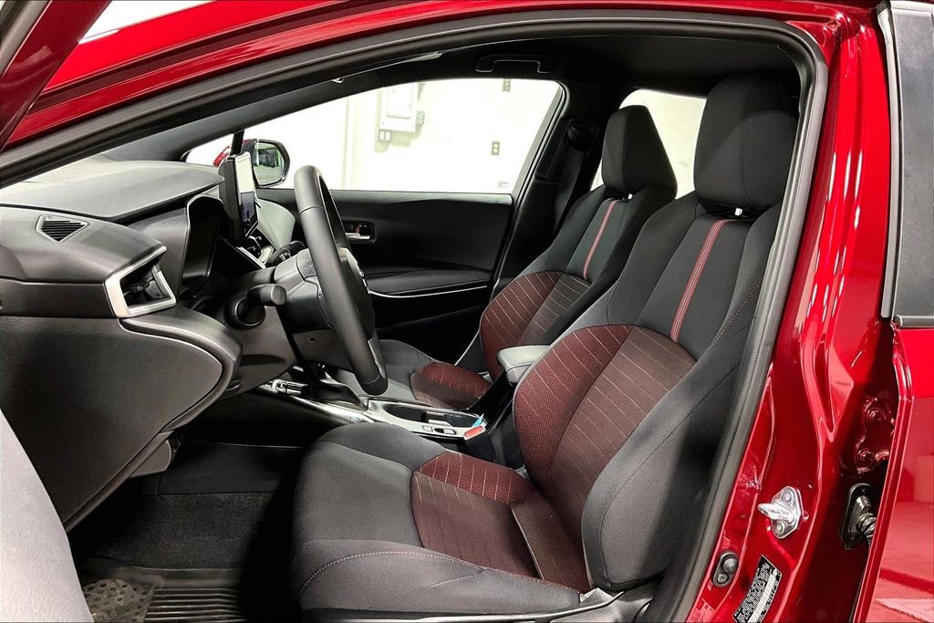 Used 2025 Toyota Corolla SE image 32