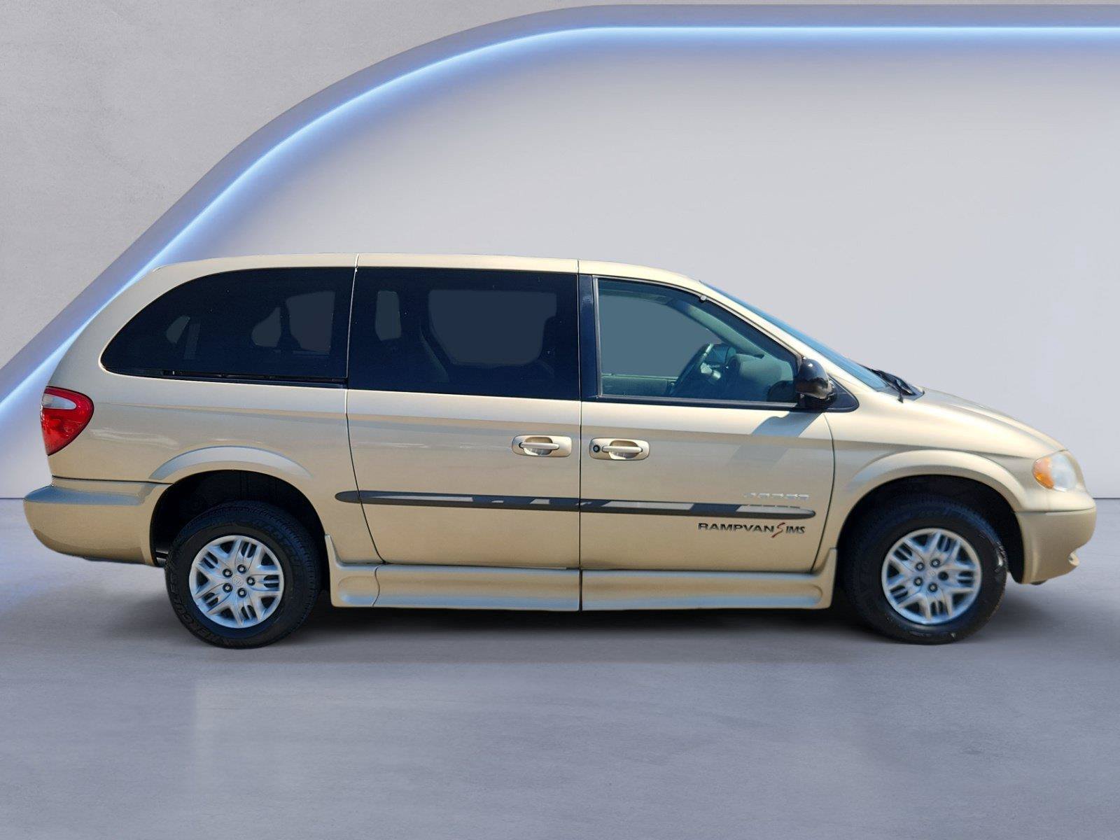 Used 2001 Dodge Grand Caravan Sport FWD image 2