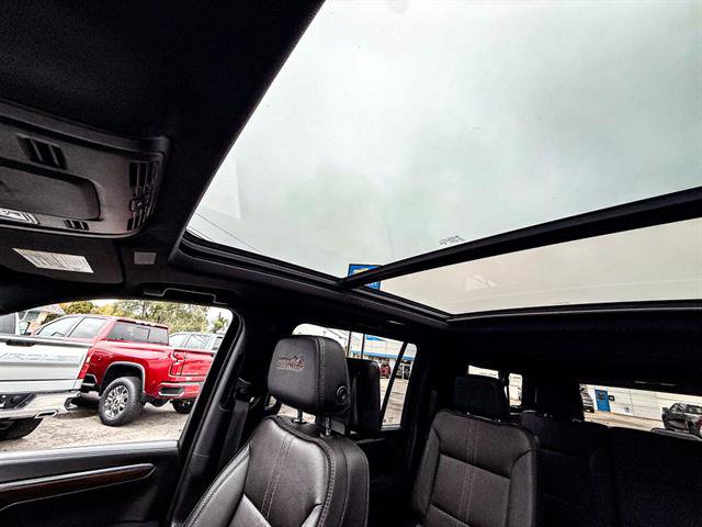 Used 2025 Chevrolet Suburban High Country AWD/4WD image 74