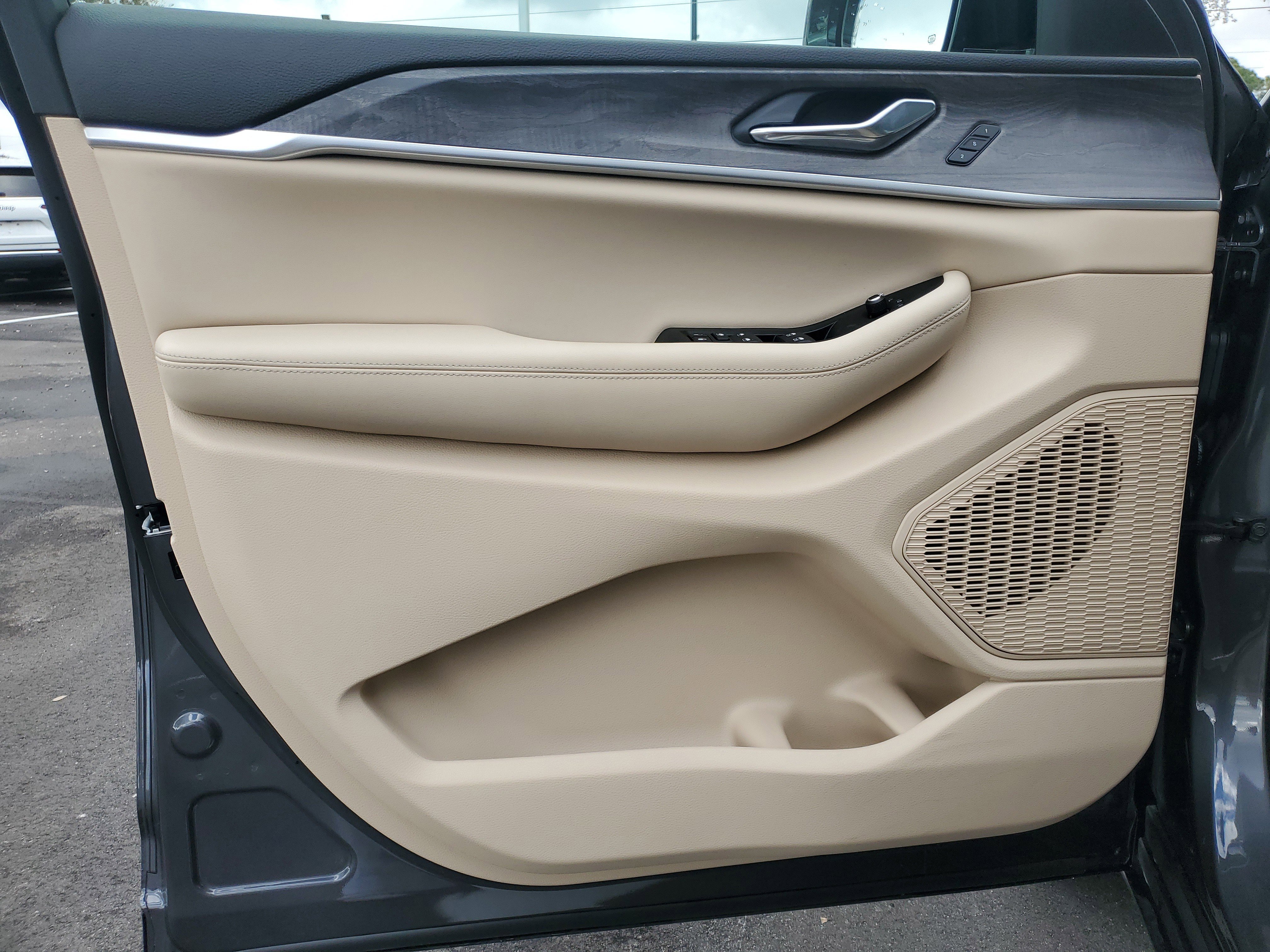 Used 2025 Jeep Grand Cherokee L Limited image 14