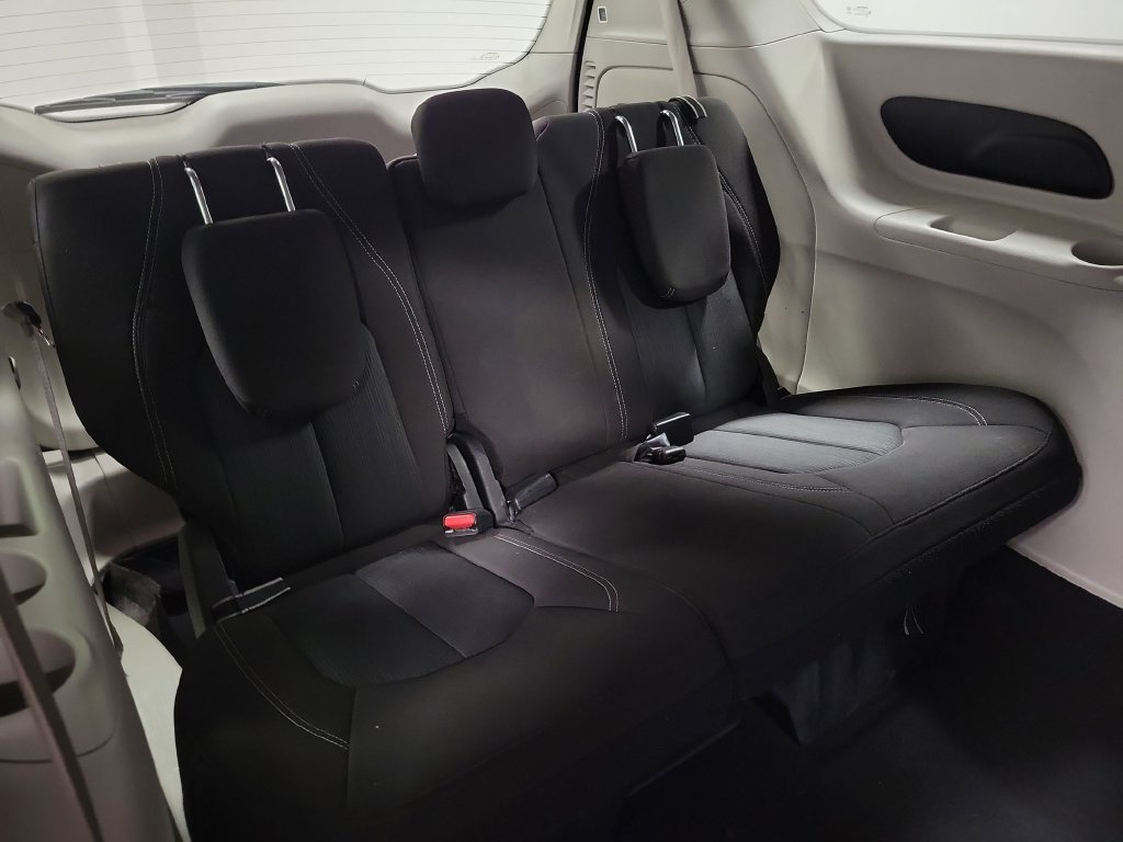Used 2022 Chrysler Voyager LX FWD image 31