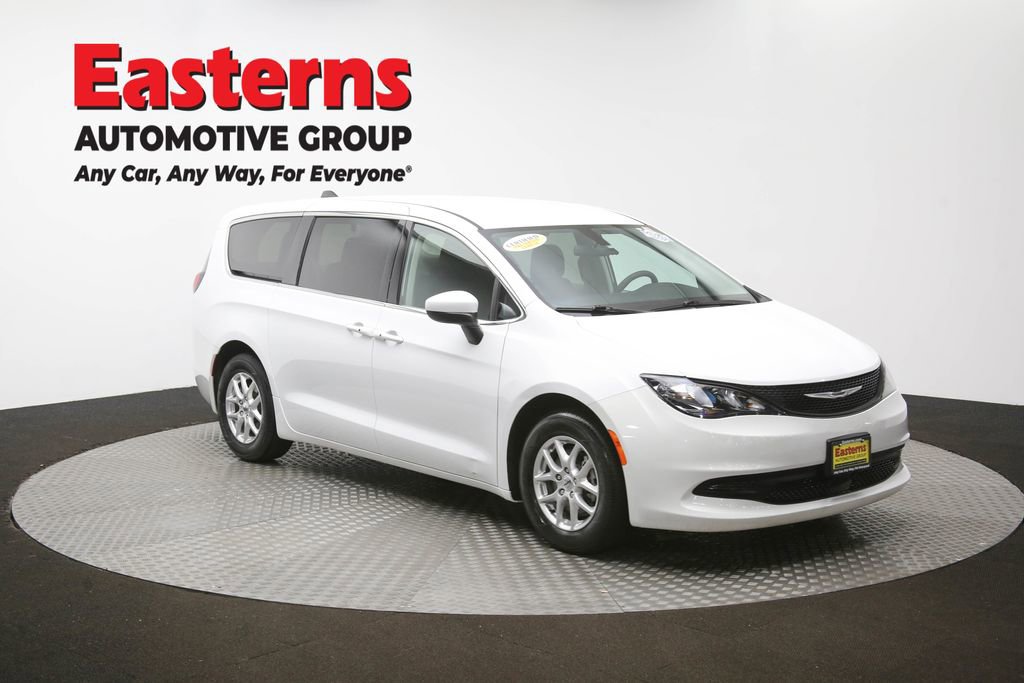 Used 2022 Chrysler Voyager LX image 46