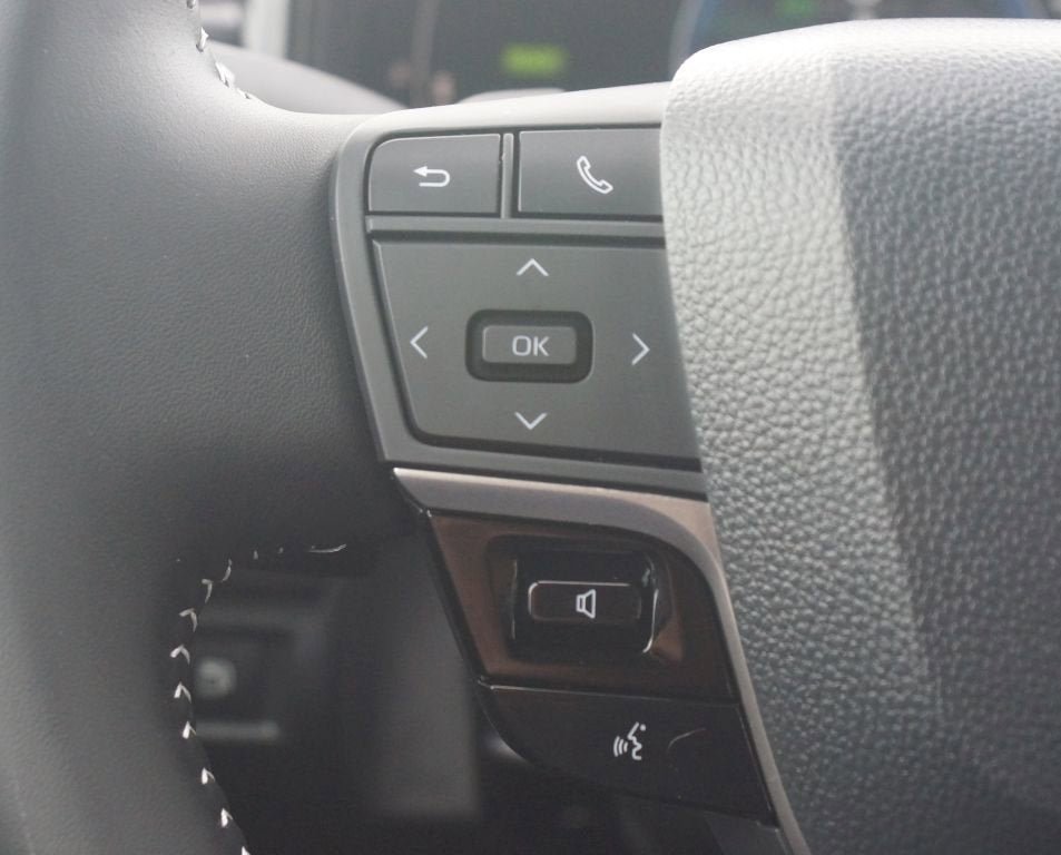 Used 2026 Toyota Camry SE FWD image 9