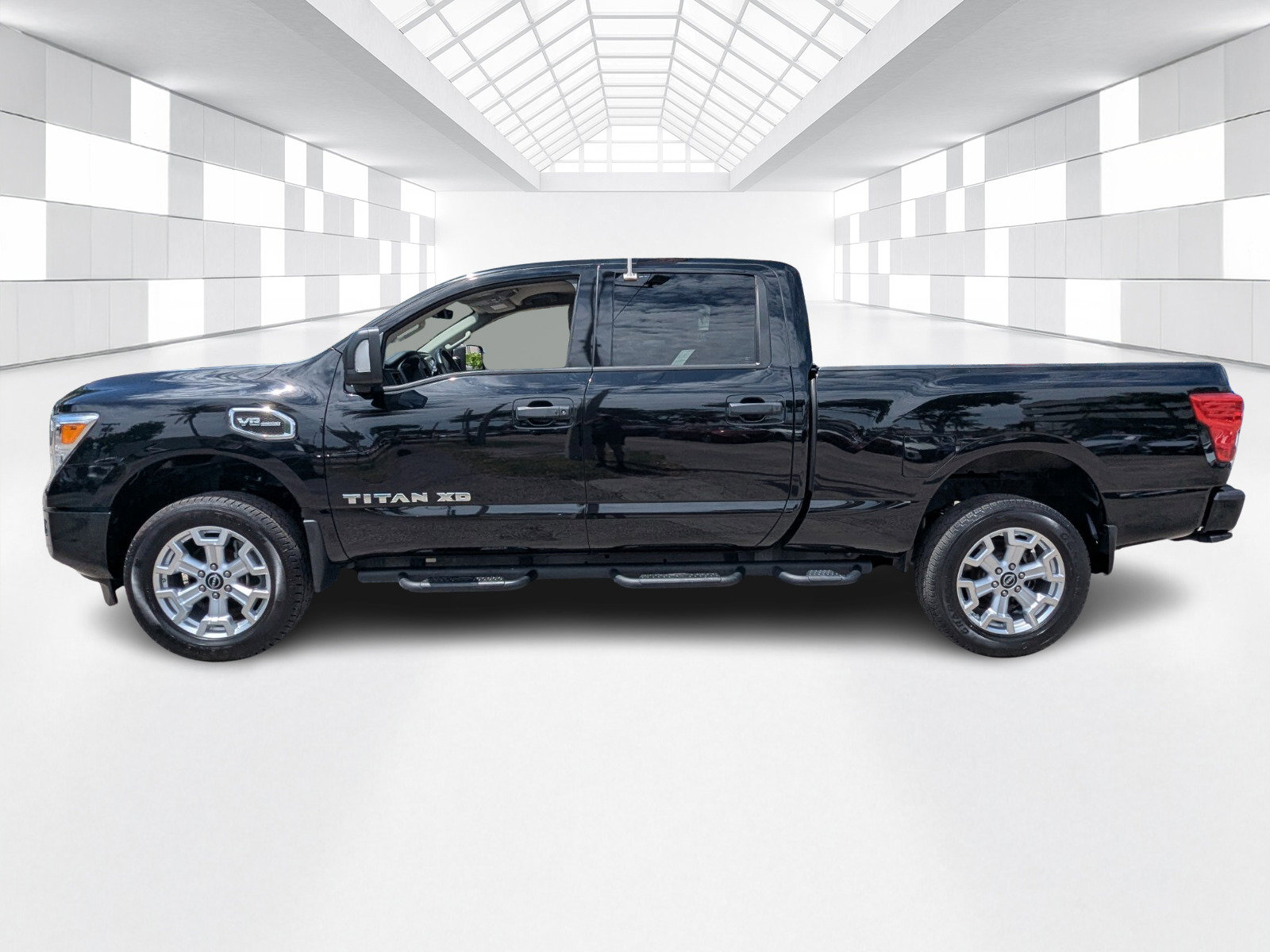Certified 2023 Nissan Titan SV w/ SV Convenience Package AWD/4WD image 4