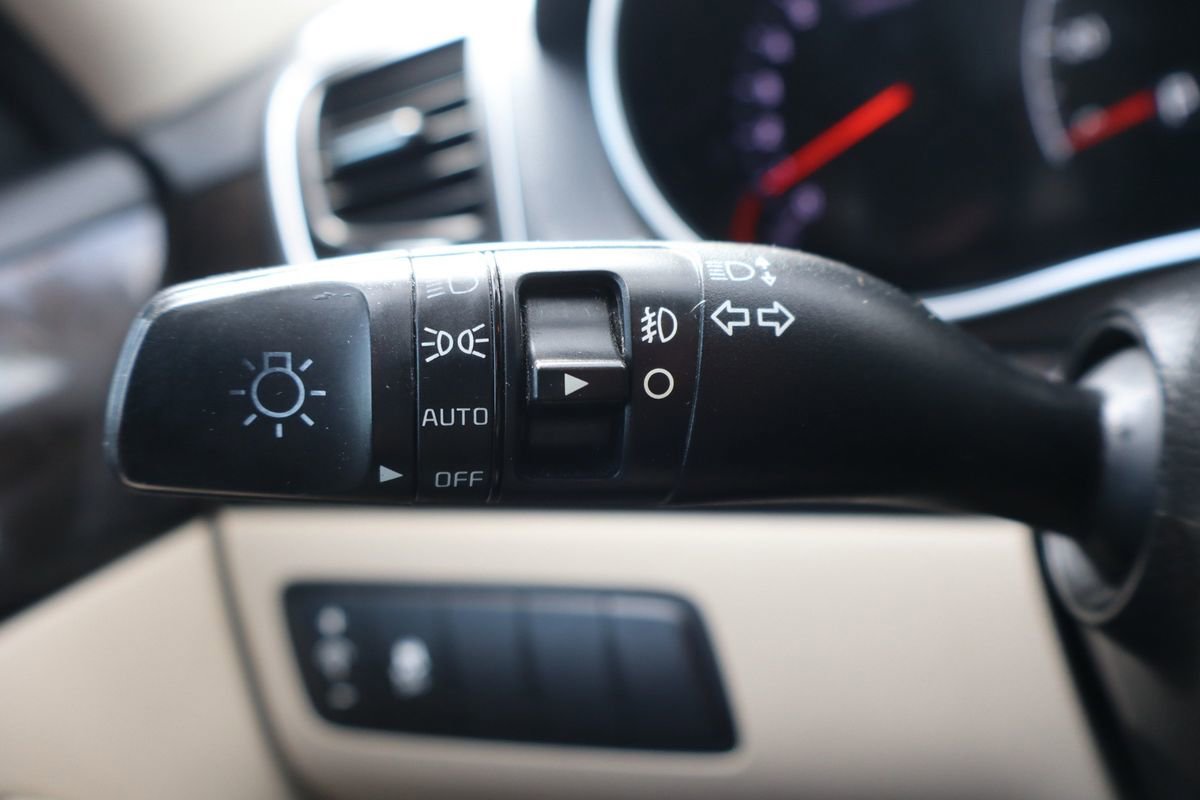 Used 2014 Kia Cadenza Premium w/ Luxury Package image 32