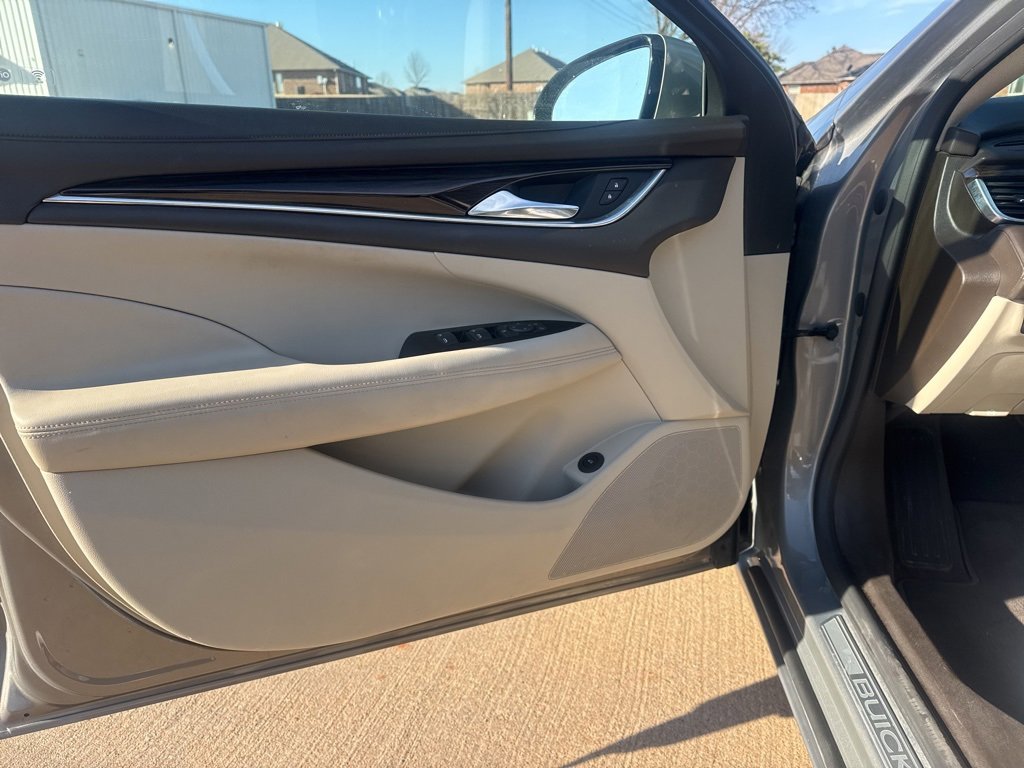 Used 2017 Buick LaCrosse Preferred image 10