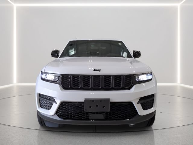 Used 2023 Jeep Grand Cherokee Altitude AWD/4WD image 4
