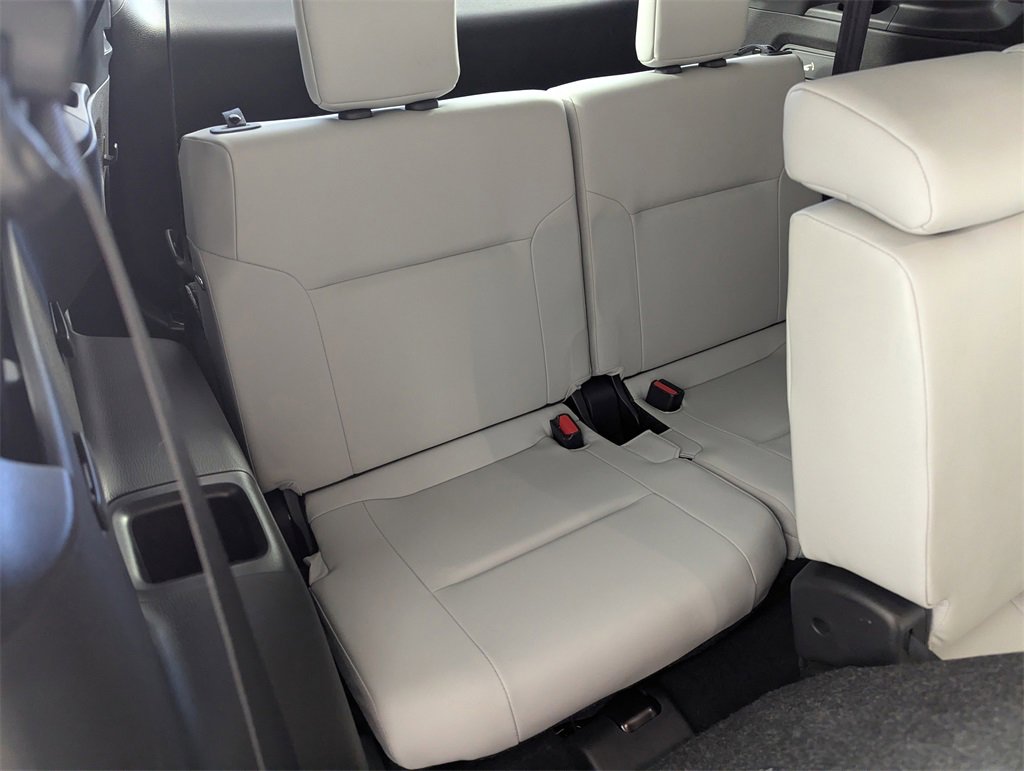 Used 2025 Mitsubishi Outlander SE image 35