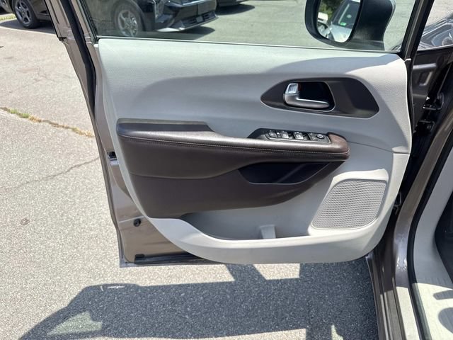 Used 2017 Chrysler Pacifica Touring FWD image 13
