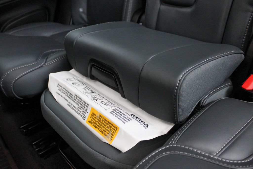 Certified 2024 Volvo XC90 B6 Ultimate w/ Lounge Package AWD/4WD image 52