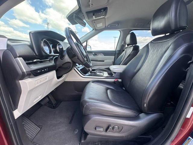 Used 2023 Kia Carnival LX FWD image 7
