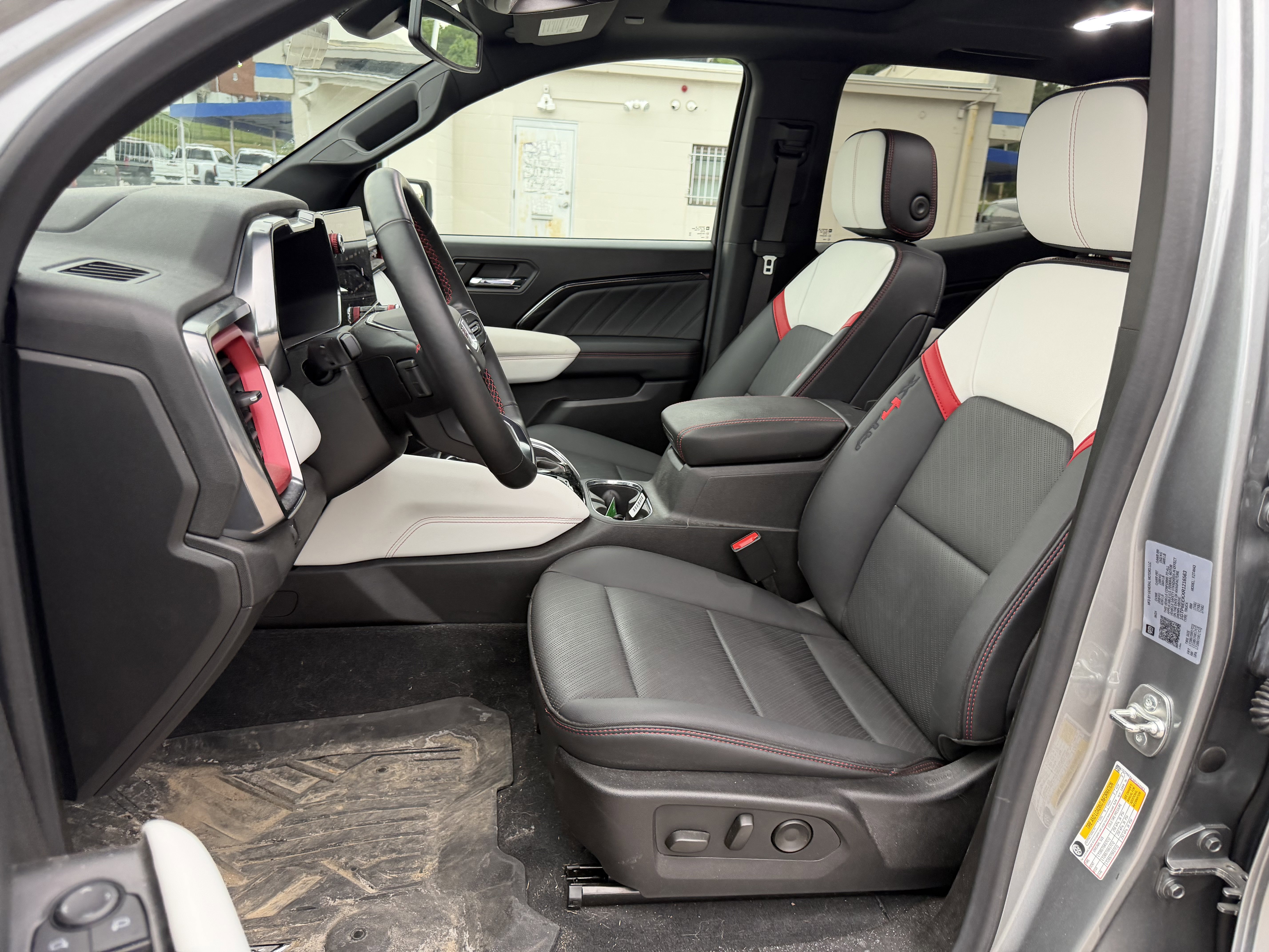 Used 2024 GMC Canyon AT4X AWD/4WD image 12
