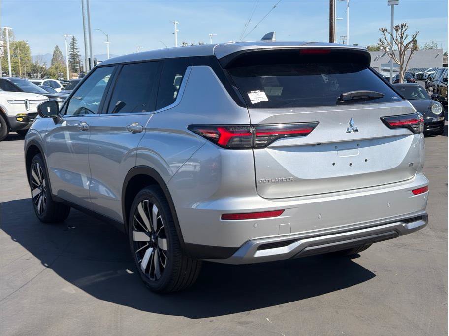 Used 2025 Mitsubishi Outlander SE AWD/4WD image 7