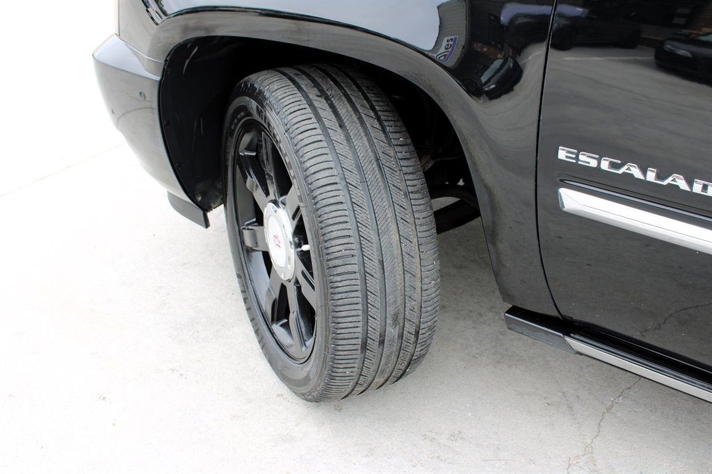 Used 2007 Cadillac Escalade EXT w/ Information Package image 11