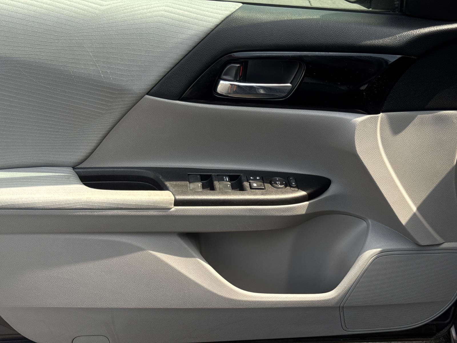 Used 2017 Honda Accord LX image 13