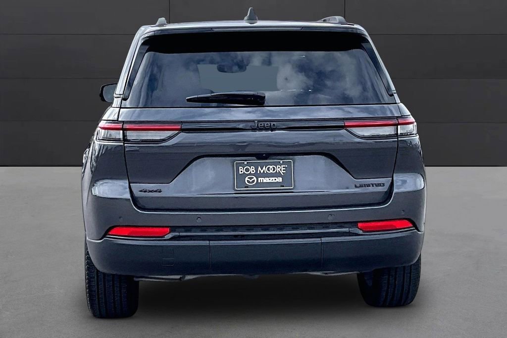 Used 2024 Jeep Grand Cherokee Limited w/ Black Appearance Package AWD/4WD image 4