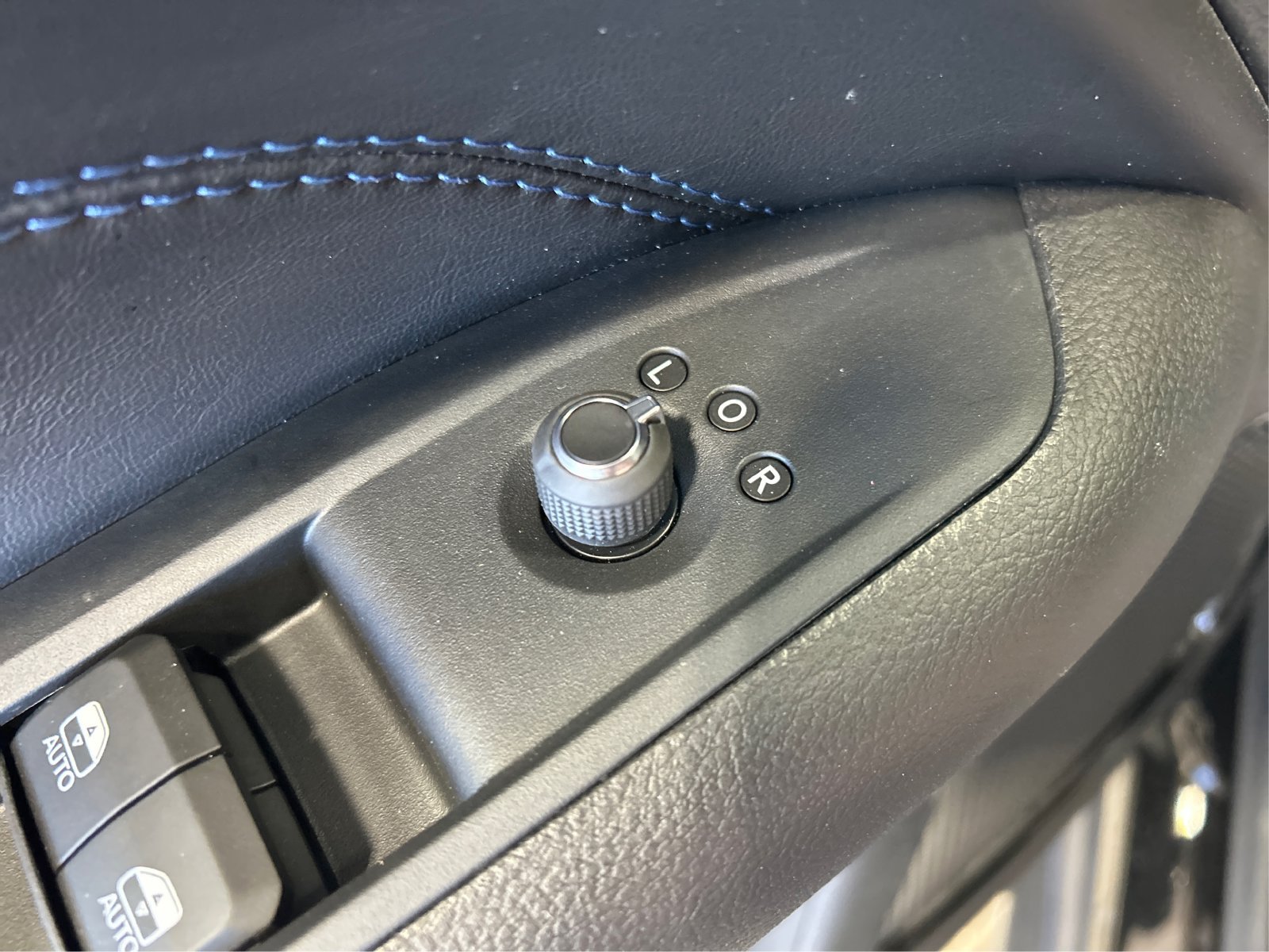 New 2026 Jeep Compass Latitude AWD/4WD image 30