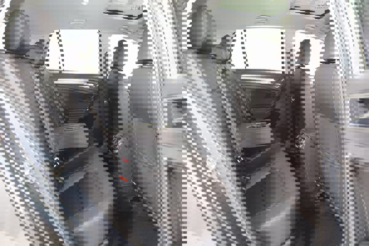 Used 2017 Volkswagen Golf Wolfsburg Edition image 13