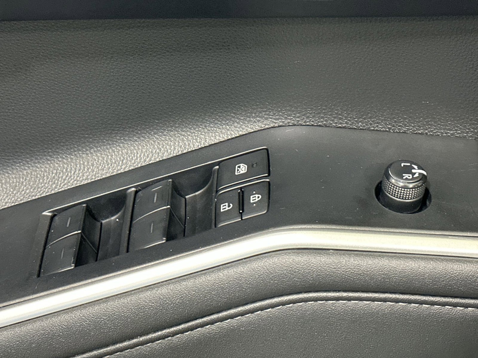 Used 2023 Toyota Highlander XLE image 16