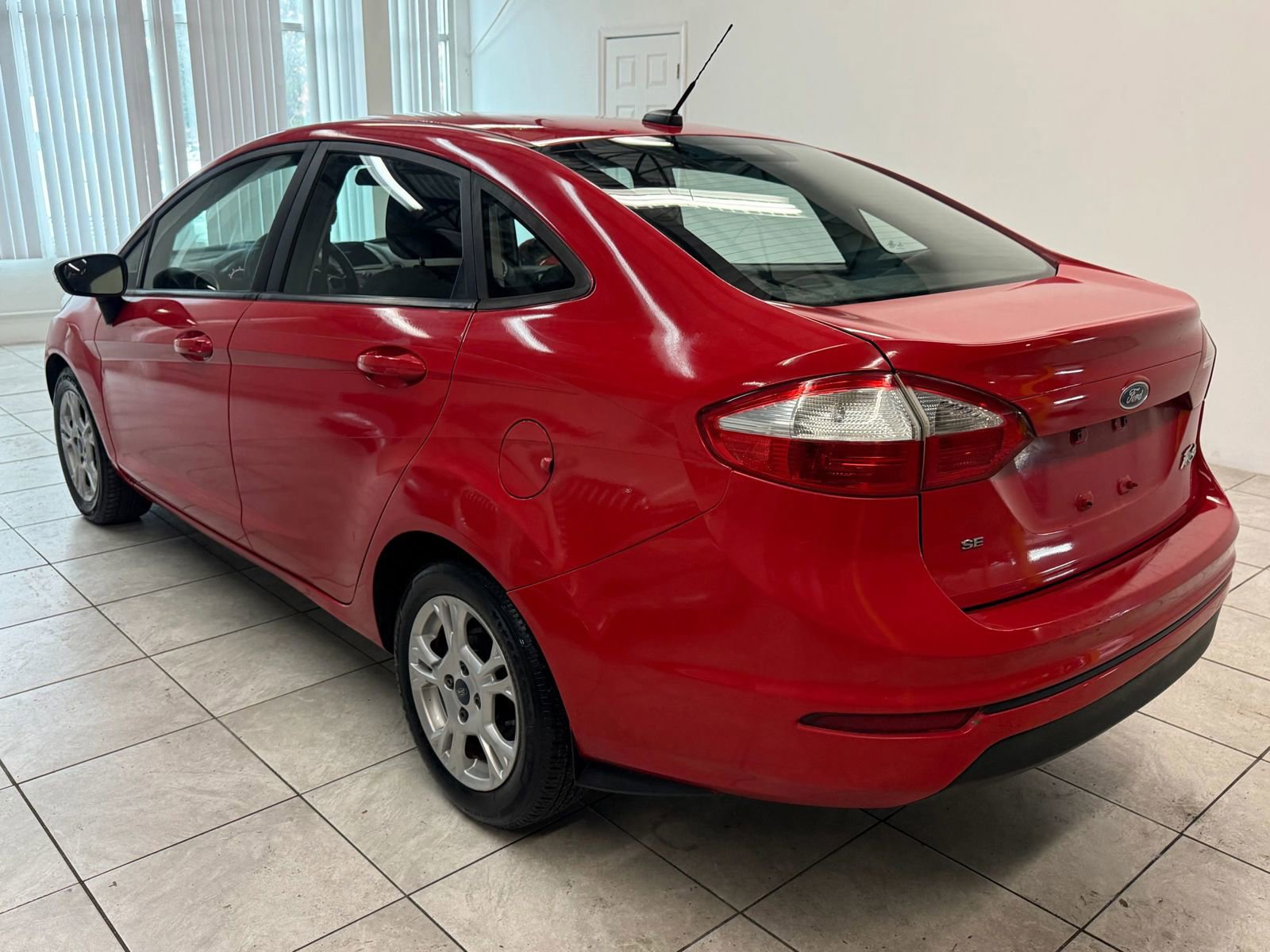 Used 2015 Ford Fiesta SE image 7