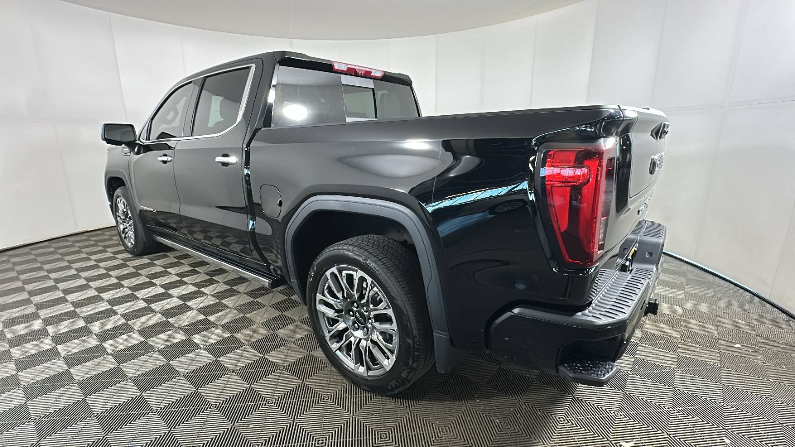 Used 2025 GMC Sierra 1500 Denali Ultimate AWD/4WD image 6