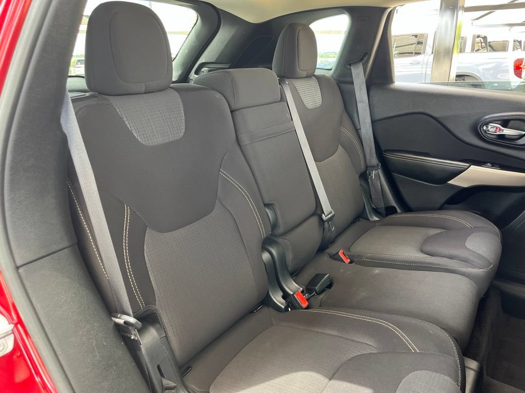 Used 2017 Jeep Cherokee Latitude w/ Safety/Convenience Group AWD/4WD image 27