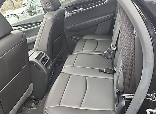 Used 2025 Cadillac XT5 Premium Luxury image 5