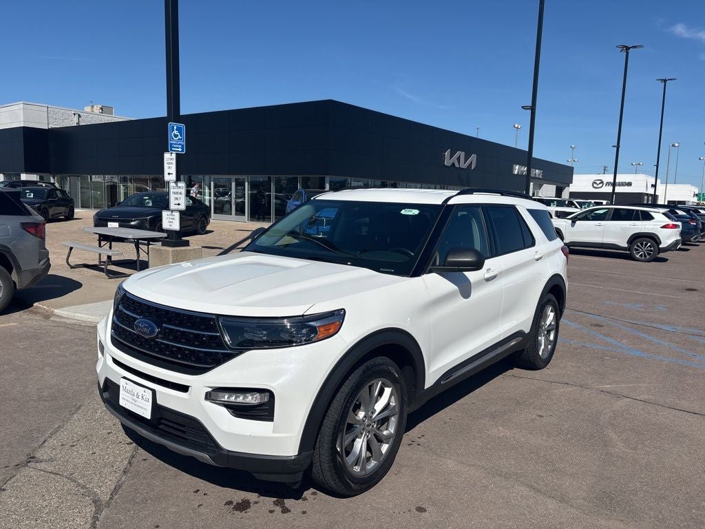 Used 2020 Ford Explorer XLT w/ Equipment Group 202A AWD/4WD image 1