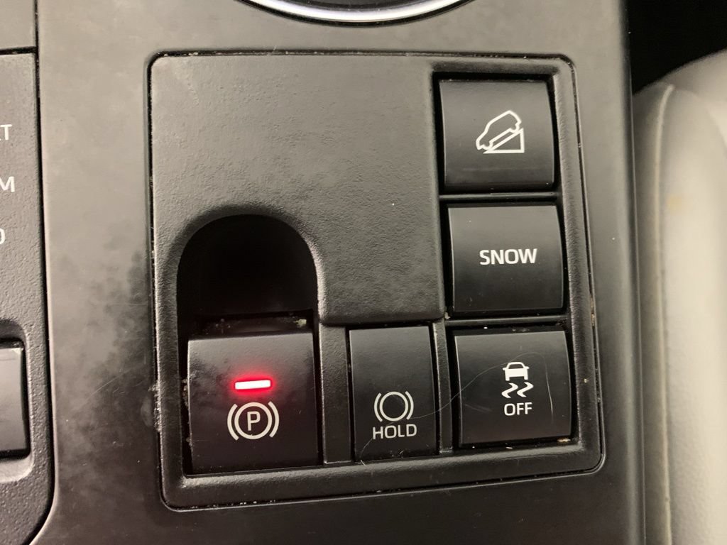Used 2023 Toyota Highlander XLE AWD/4WD image 28