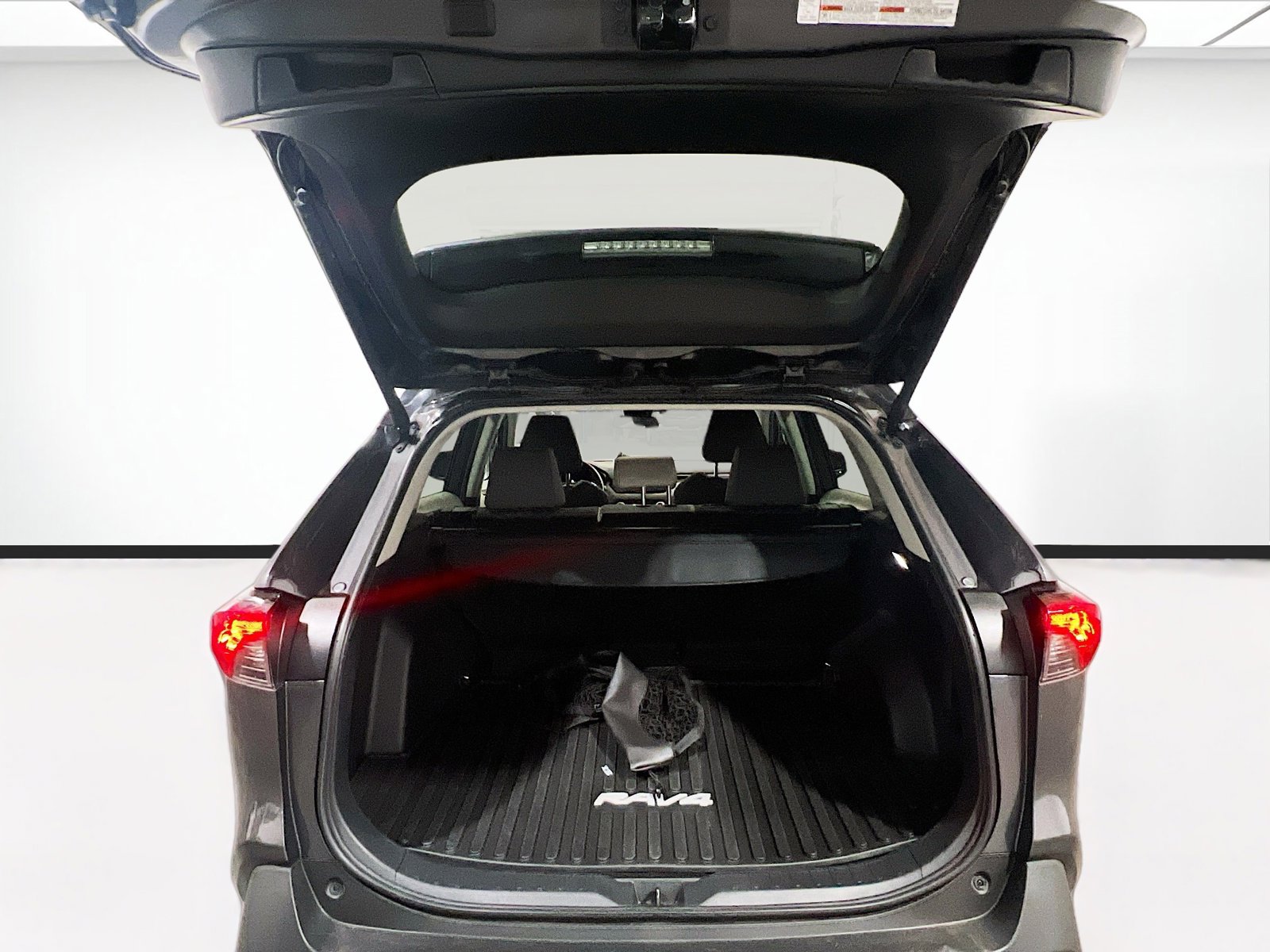 Used 2024 Toyota RAV4 XLE w/ Convenience Package image 19