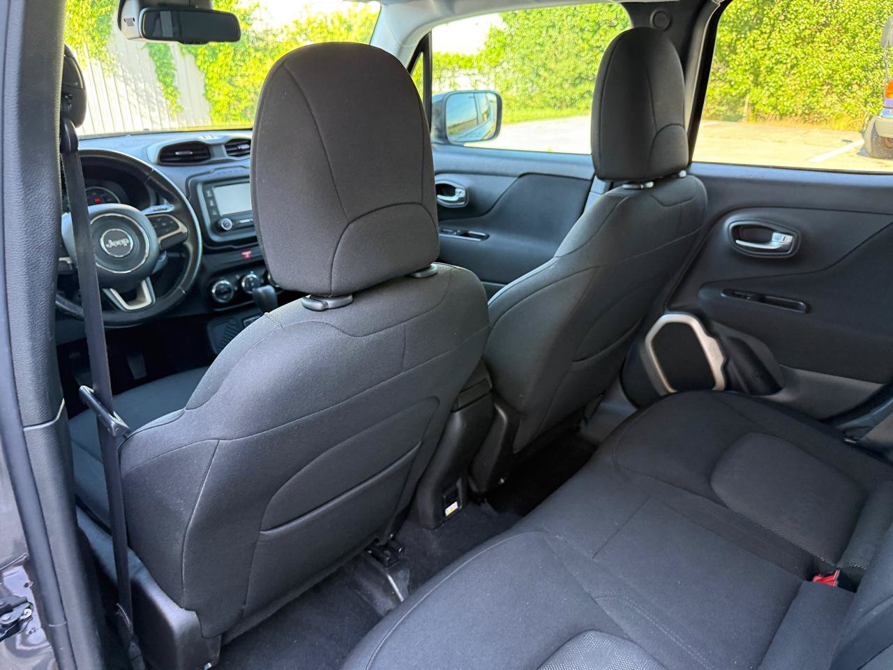 Used 2017 Jeep Renegade Latitude w/ Popular Equipment Group FWD image 17