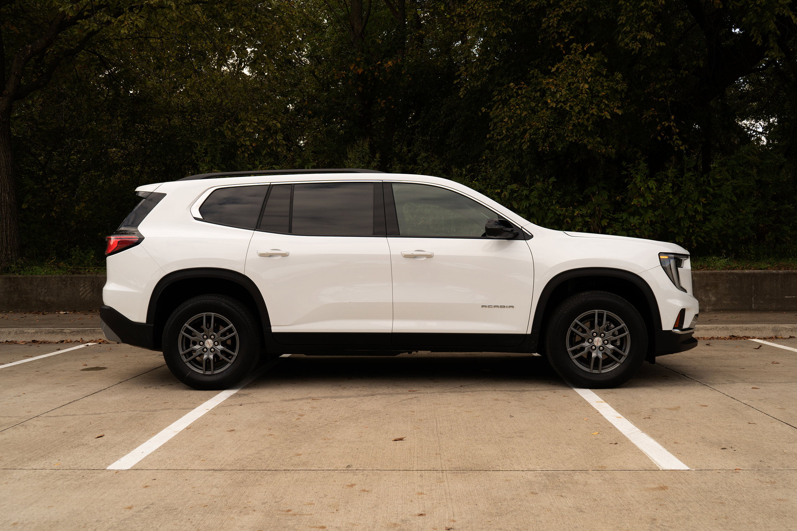 Used 2025 GMC Acadia Elevation image 10