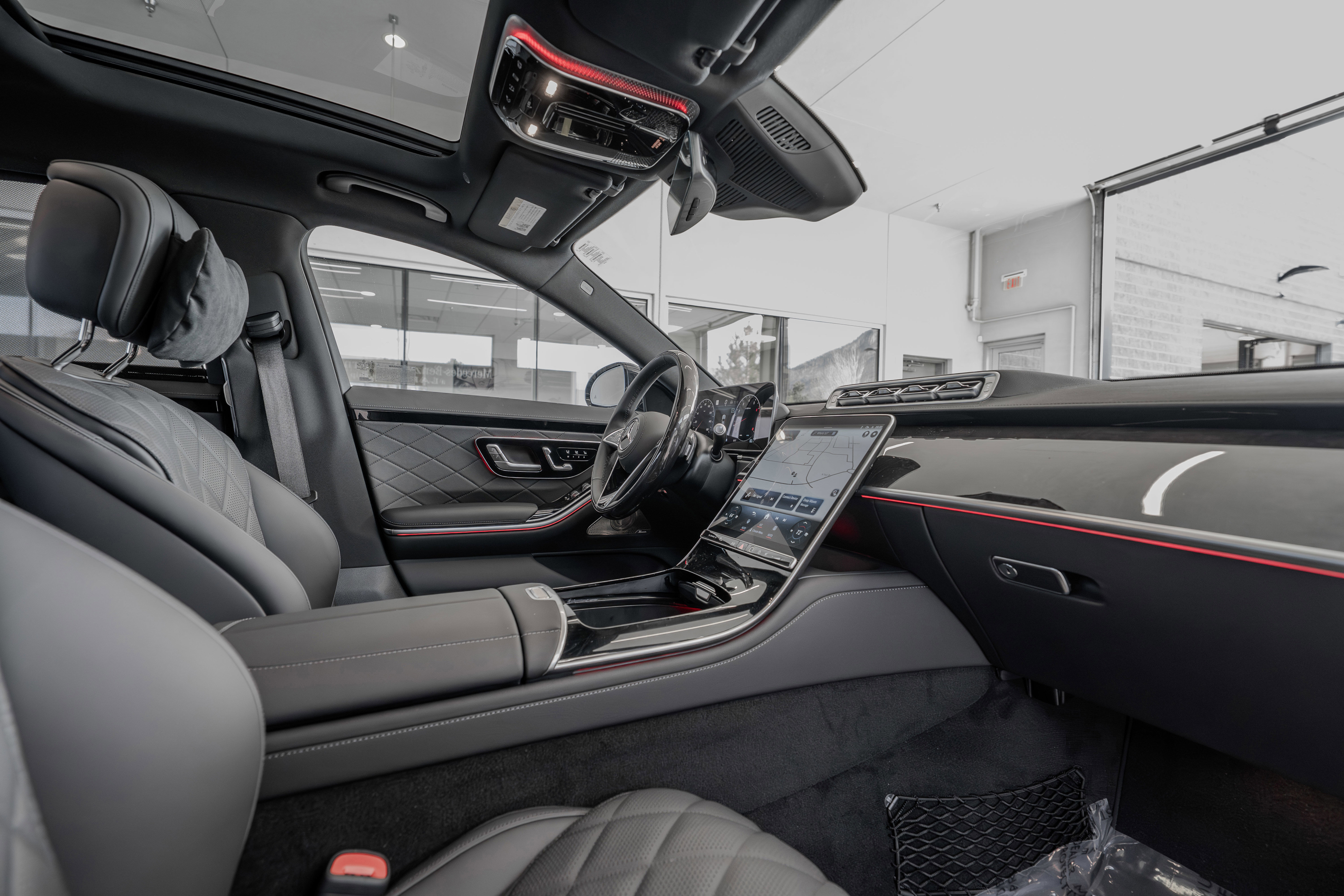 New 2025 Mercedes-Benz S 500 4MATIC image 17