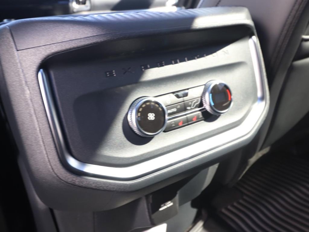 New 2025 Ford Expedition Max Platinum w/ Stealth Performance Package image 15