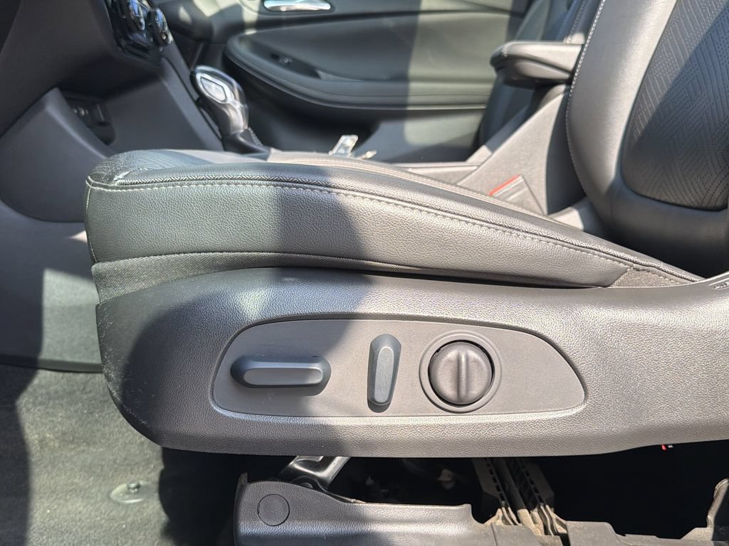 Used 2023 Buick Encore GX Essence w/ Experience Buick Package FWD image 22
