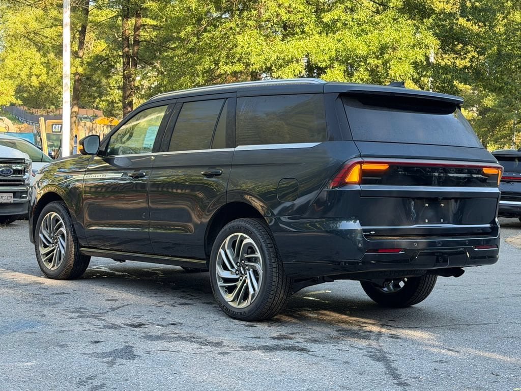 New 2026 Lincoln Navigator Reserve AWD/4WD image 4