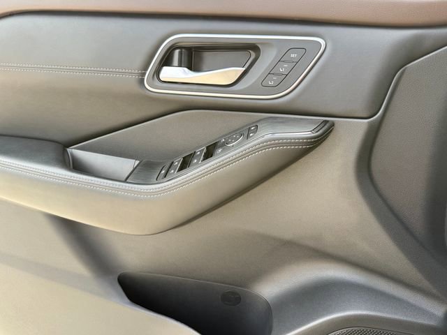 Used 2023 Nissan Rogue Platinum w/ Platinum Premium Package image 24