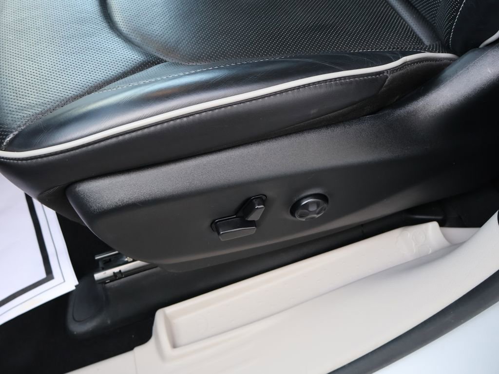 Used 2024 Chrysler Pacifica Limited image 19