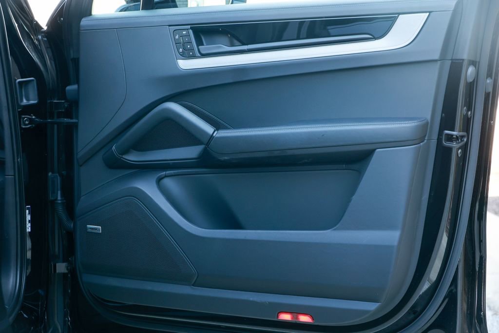 Certified 2025 Porsche Cayenne E-Hybrid Coupe image 55