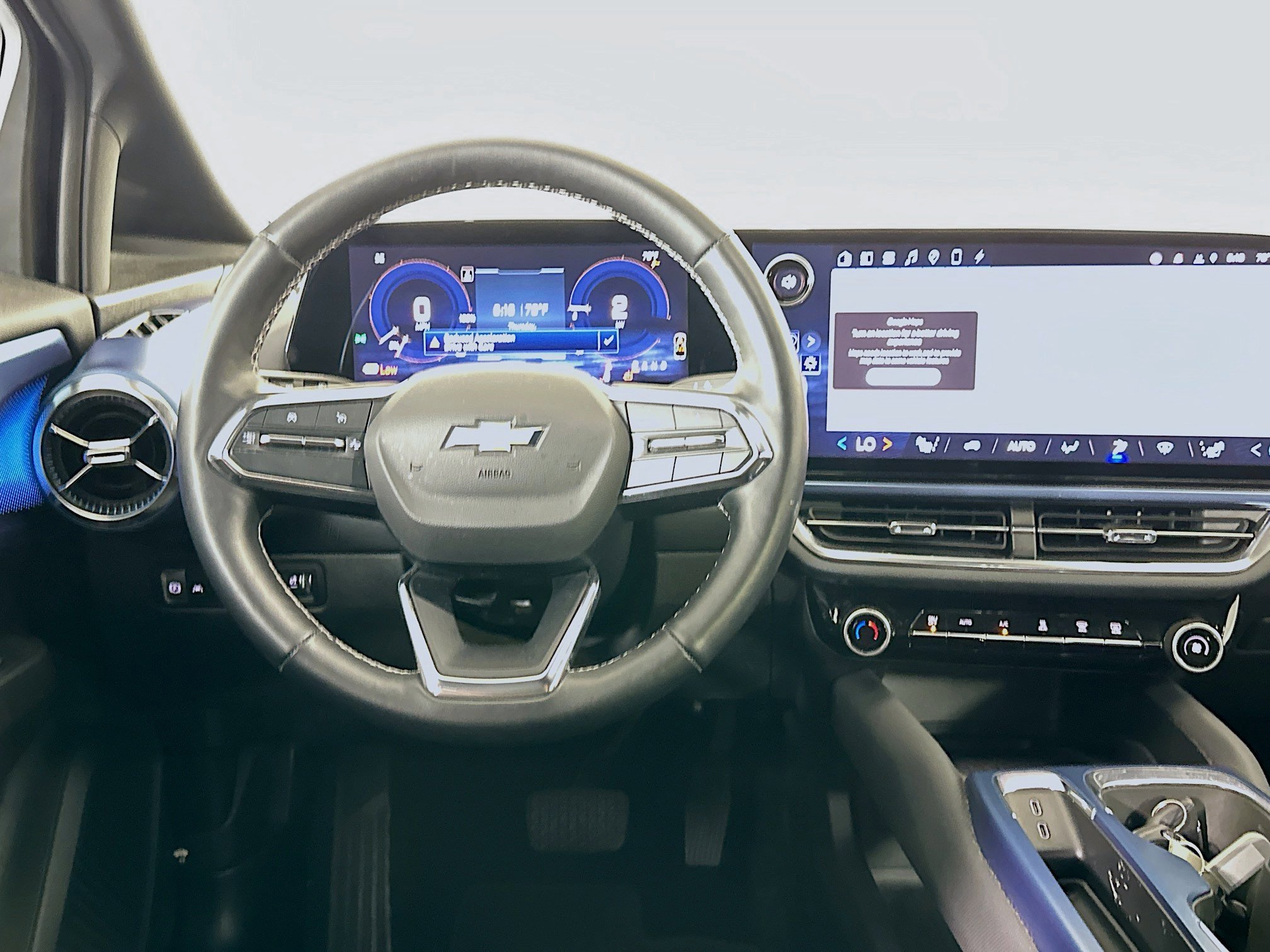 Used 2024 Chevrolet Equinox EV LT FWD image 18