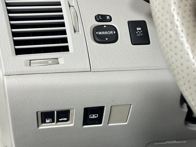 Used 2011 Toyota Avalon Limited image 19