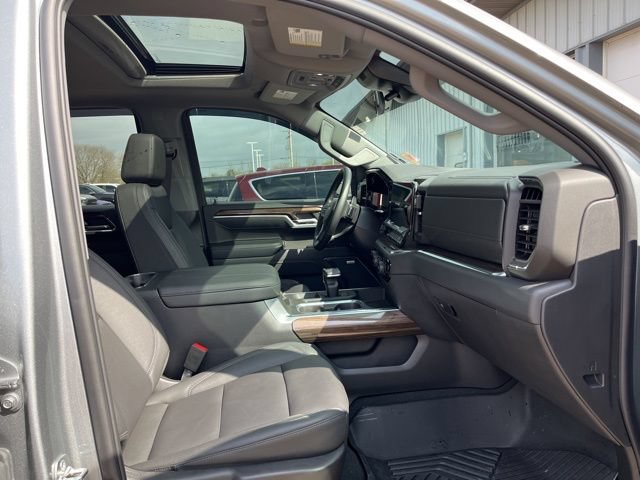 Used 2025 Chevrolet Silverado 1500 LT Trail Boss w/ Convenience Package II AWD/4WD image 18