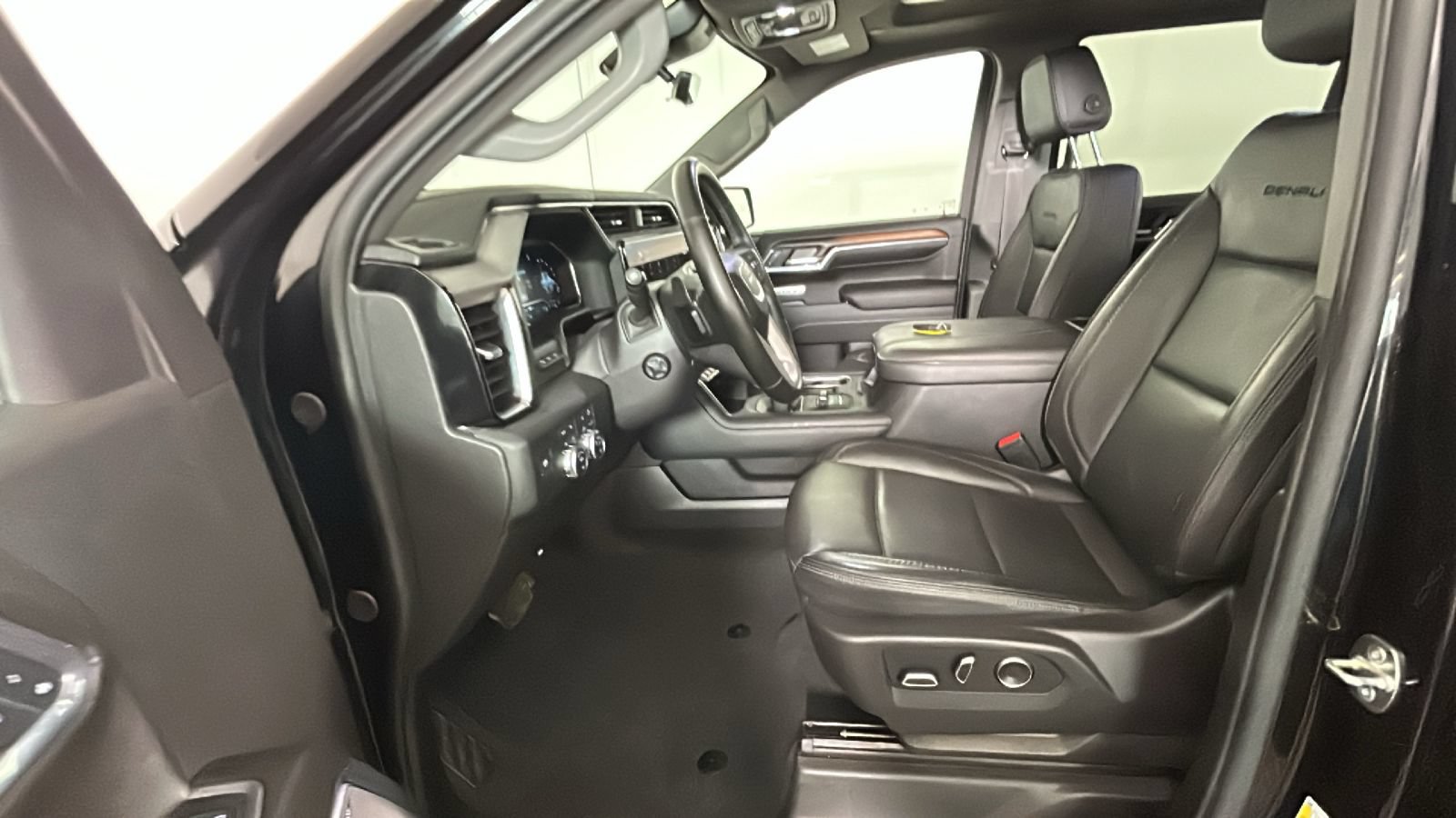 Used 2024 GMC Sierra 1500 Denali w/ Denali Reserve Package AWD/4WD image 14