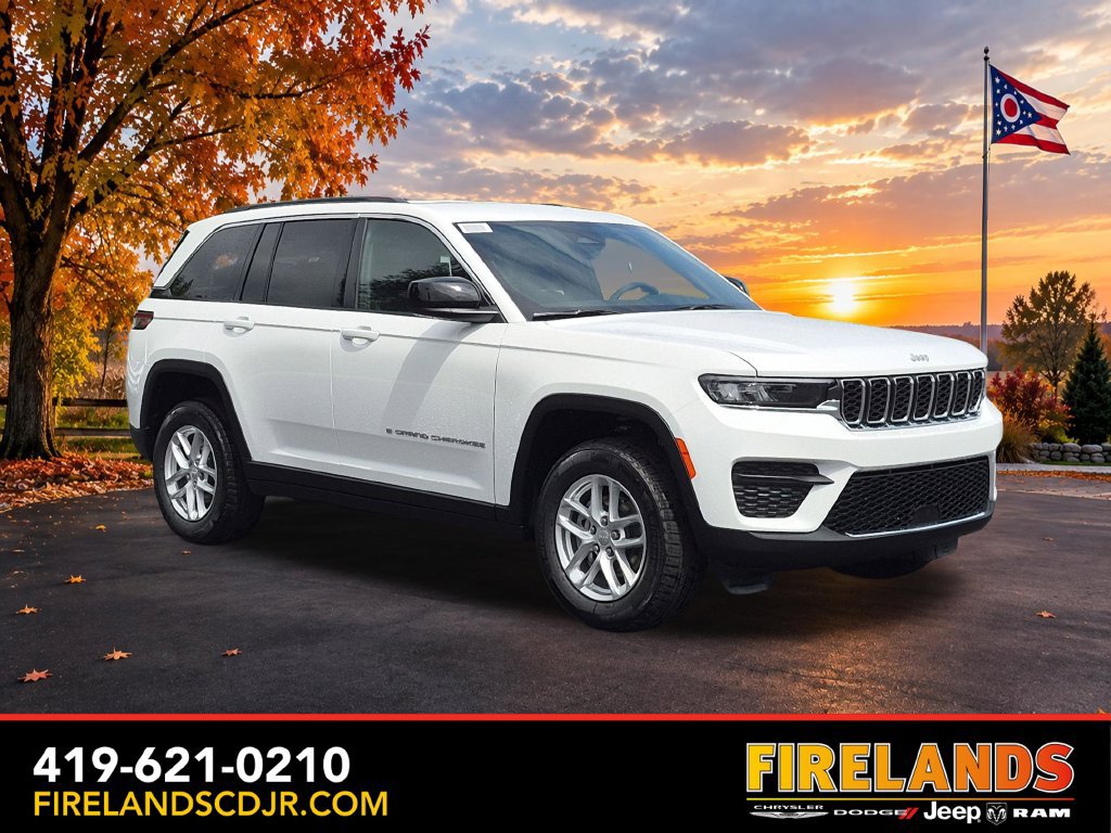New 2026 Jeep Grand Cherokee Laredo w/ Trailer Tow Package