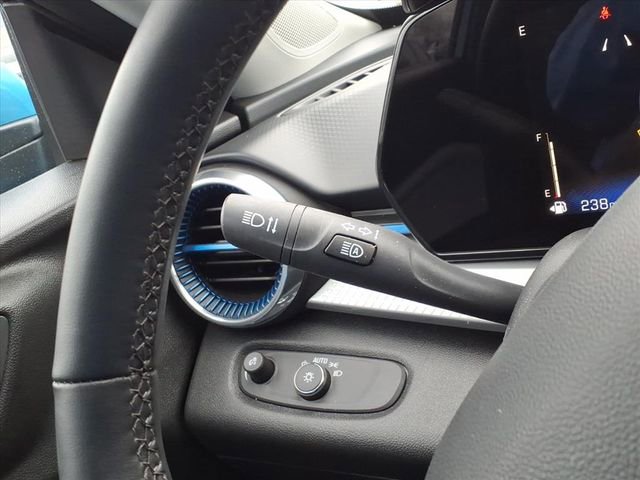 Used 2025 Chevrolet Trax LT w/ LT Convenience Package image 22