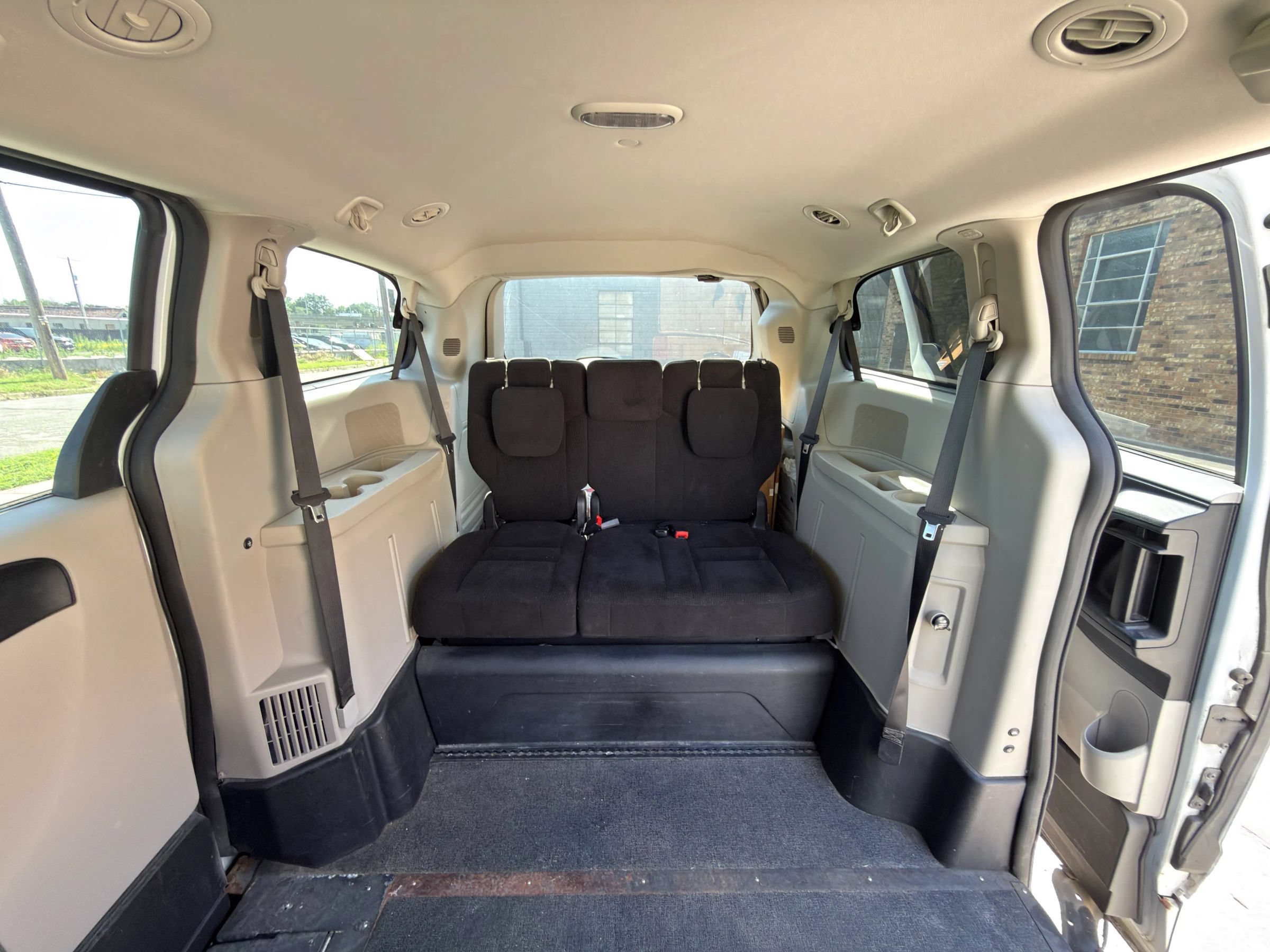 Used 2015 Dodge Grand Caravan SXT FWD image 22