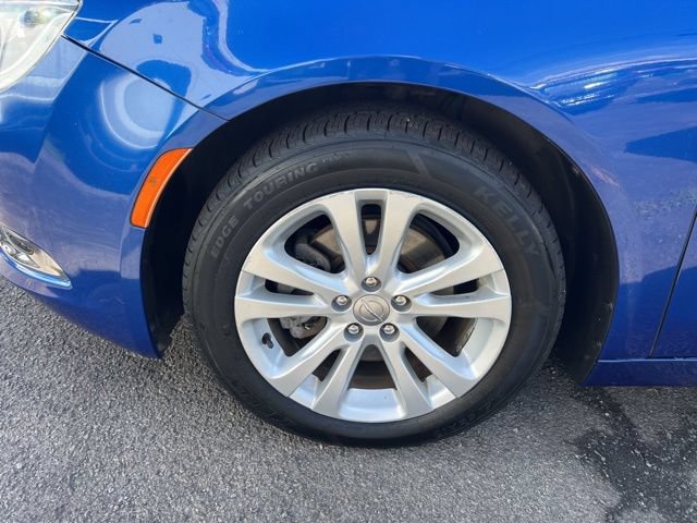Used 2016 Chrysler 200 Limited w/ Convenience Group FWD image 4
