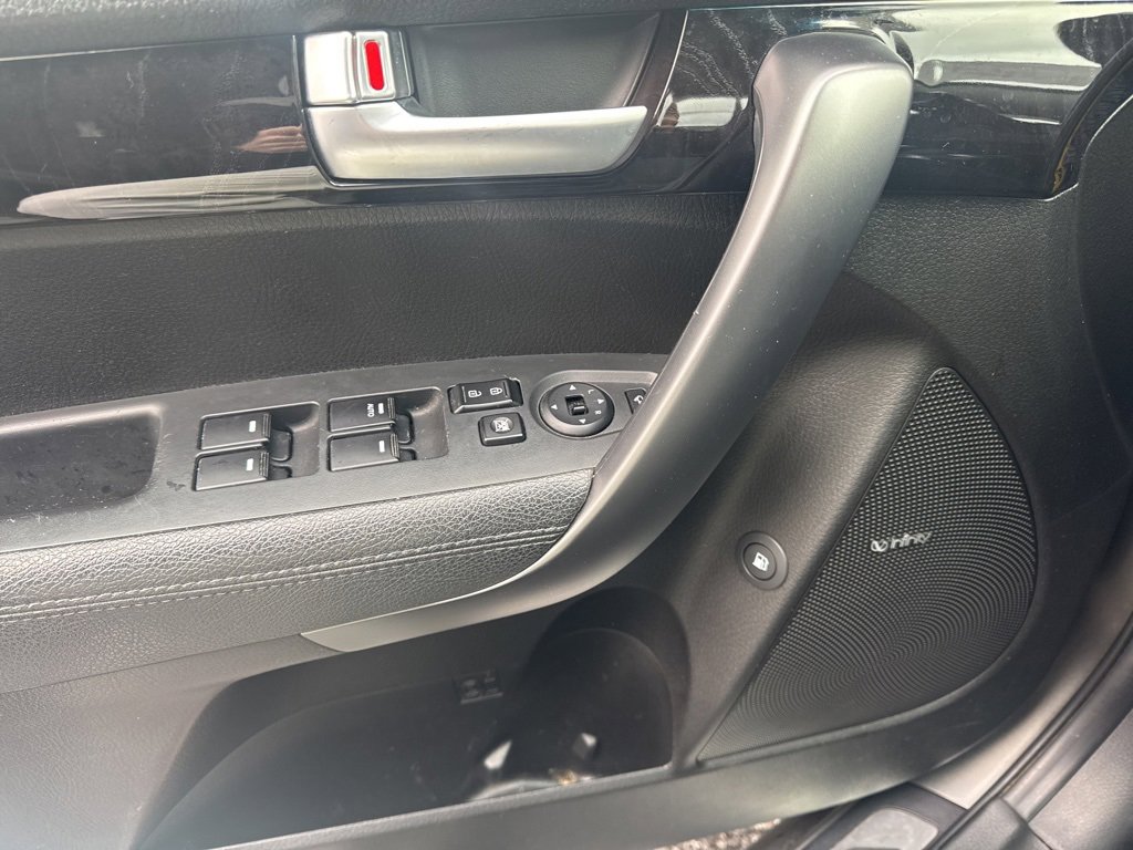 Used 2014 Kia Sorento SX image 16