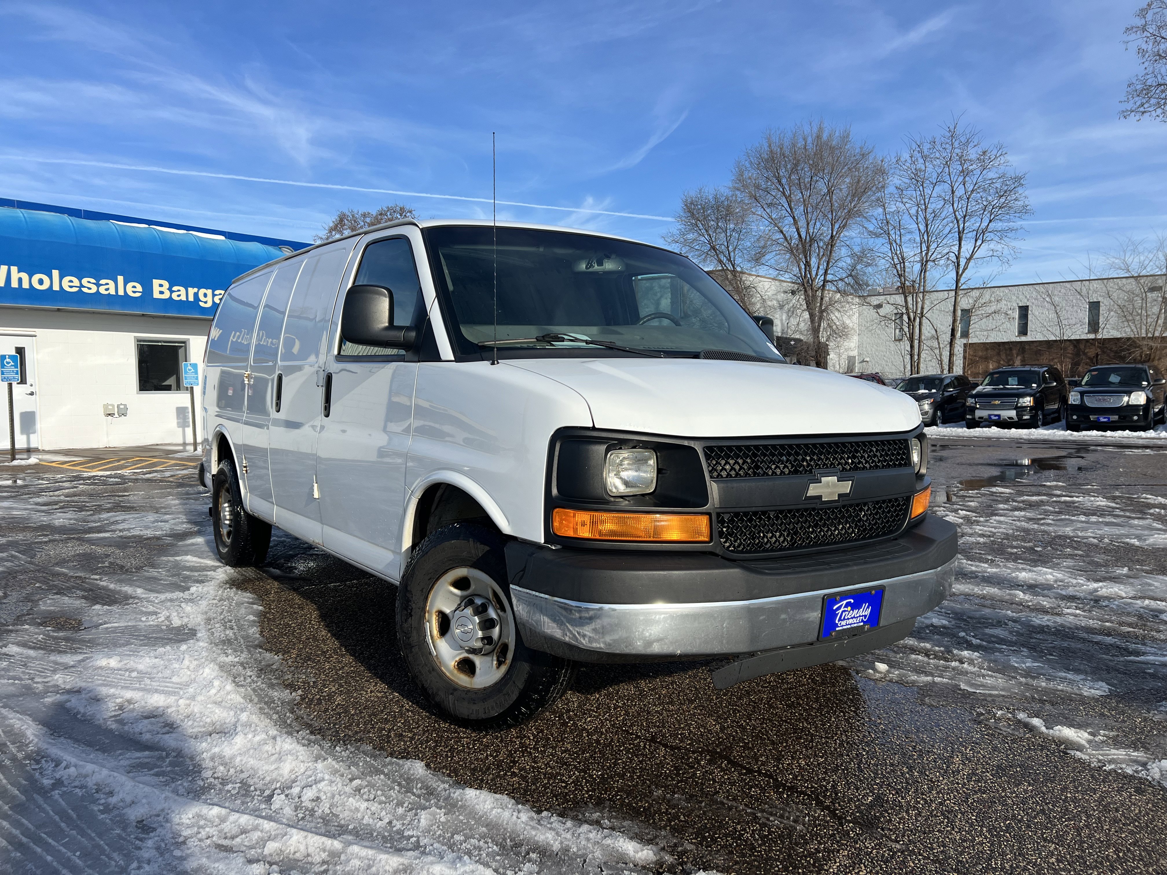 Used 2017 Chevrolet Express 3500 image 2