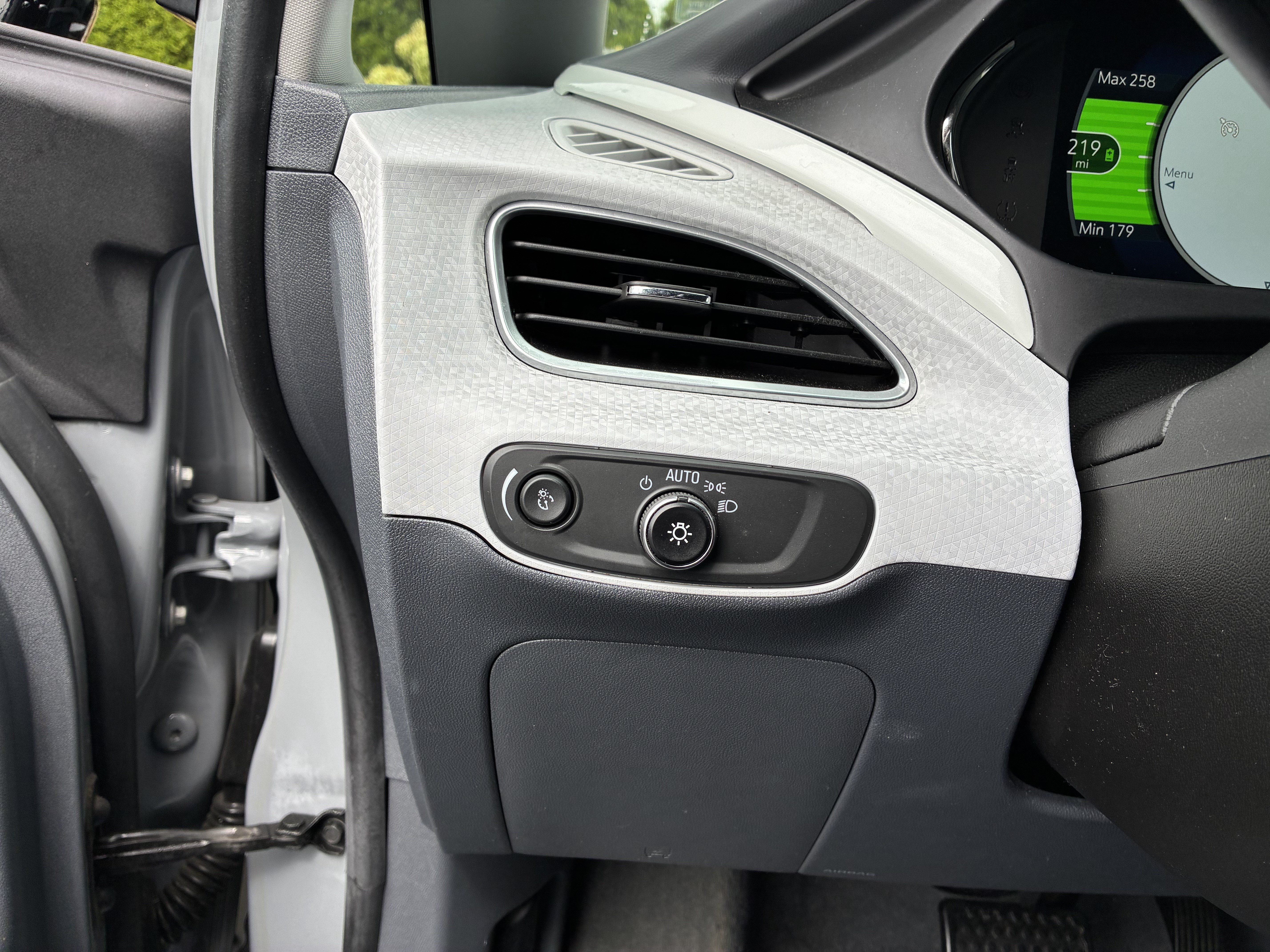 Used 2020 Chevrolet Bolt LT FWD image 25